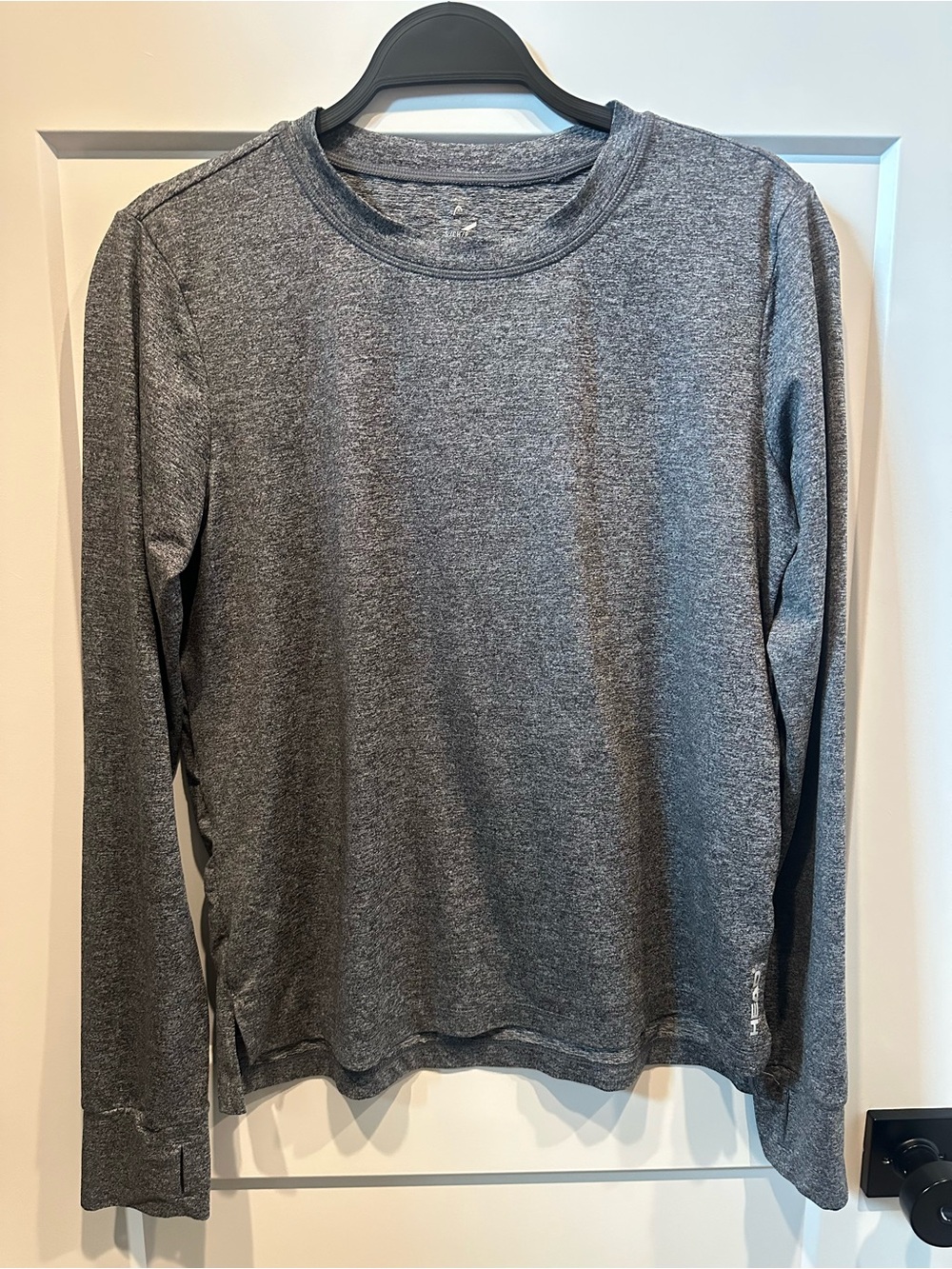 Head long sleeve tee. Small